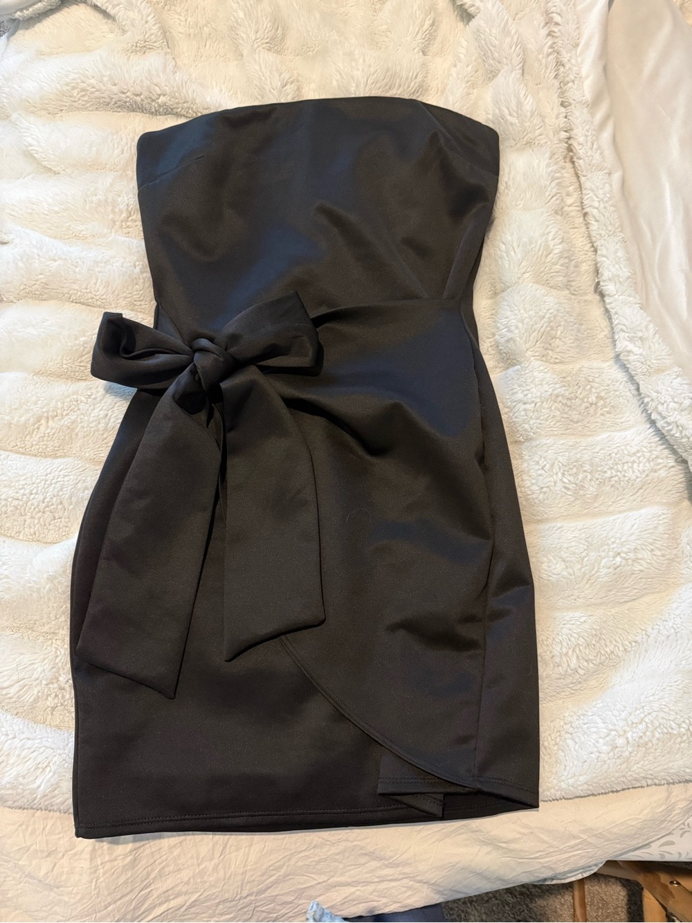 Strapless Black Bow-Waist Mini Dress